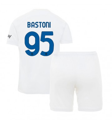 Inter Milan Alessandro Bastoni #95 Borta Kläder Barn 2023-24 Kortärmad (+ Korta byxor)